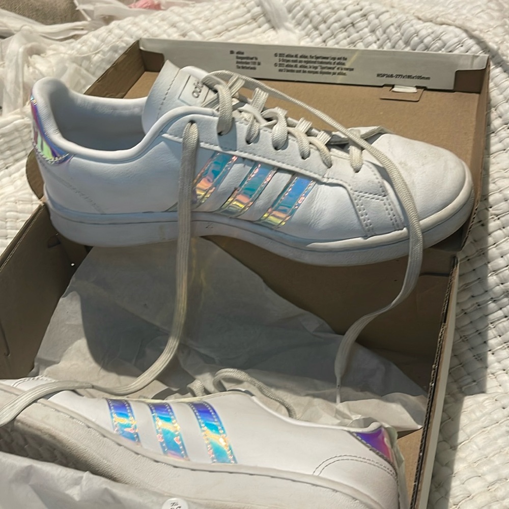 Classic old school adidas tennis shoes!